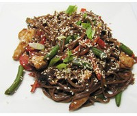 Лапша гречневая с курицей и овощами 350 г.